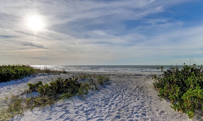 Sand Key Condo | Beachfront Condo - Beautiful, Spacious, Updated - 2 Bedroom/2 Full Bath Condo