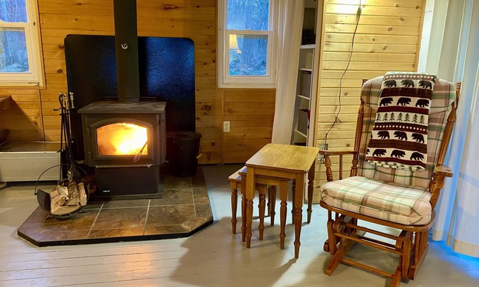 Tweed Cottage | Beachfront cottage on Stoco Lake Tweed