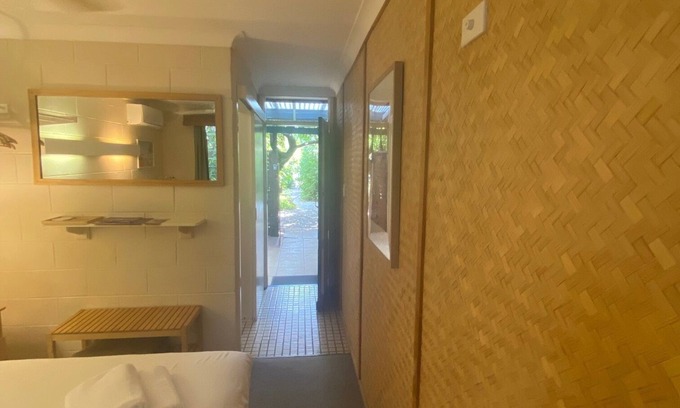 Suffolk Park Apartment | Beachfront Dog-friendly Motel Room With Courtyard