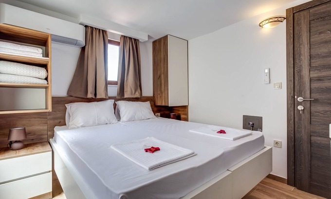 Przno Apartment | Beachfront Double Room with Private Bathroom