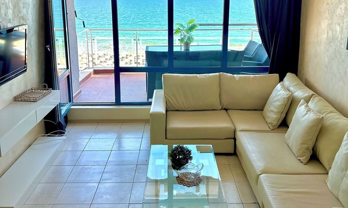 Sunny Beach Apartment | Beachfront Elegance Estate