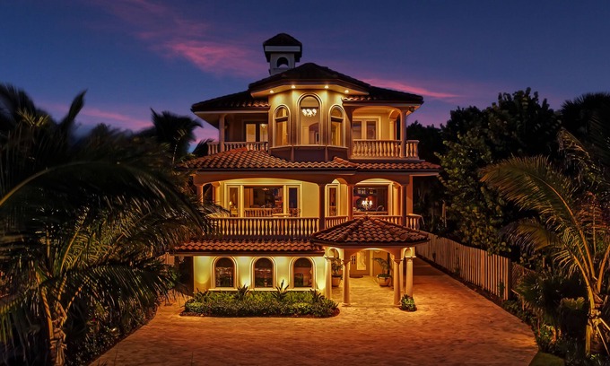 Nokomis House | Beachfront estate near Sarasota with spectacular gulf views