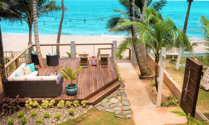 Puntas House | ★ Beachfront ★ Gated Parking/AC/Short Walk to Rest. & Bars.