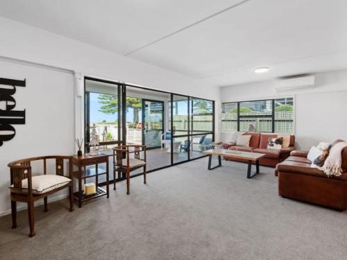 Mount Maunganui Apartment | Beachfront Gem in Mount Maunganui