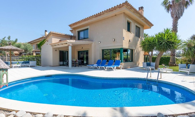 Sant Pere Pescador House | Beachfront House: Pool, A/C, Wi-Fi, BBQ, Garden, Sleeps 8, Parking