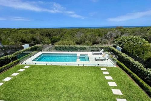 Magenta Shores House | Beachfront Haven Magenta