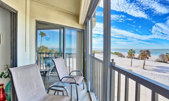 Sunset Beach Condo | 🏖️Beachfront🌴Heated Pool, Hot Tub-Direct Beach Access-Land's End 10-303🌊
