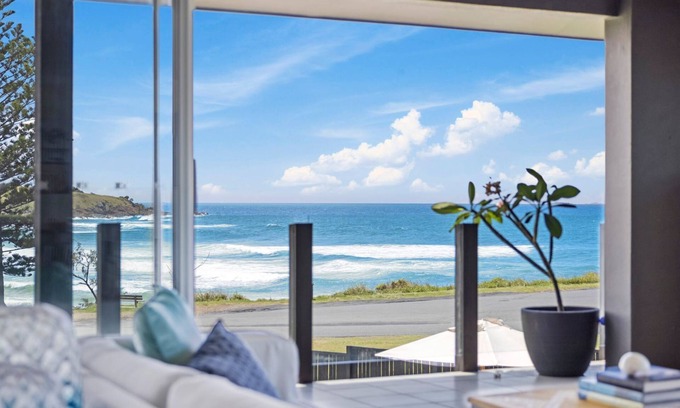 Mullaway House | Beachfront Headland House at Mullaway