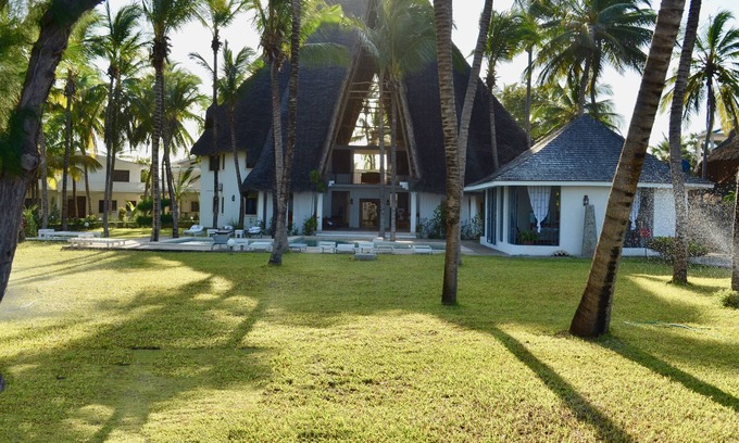 Malindi Villa | Beachfront heaven with all comforts of a luxury hotel