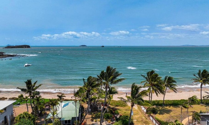 Zilzie House | Beachfront Holiday Cottage