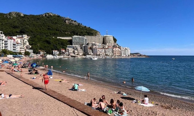 Rafajlovici Apartment | Beachfront Holiday home