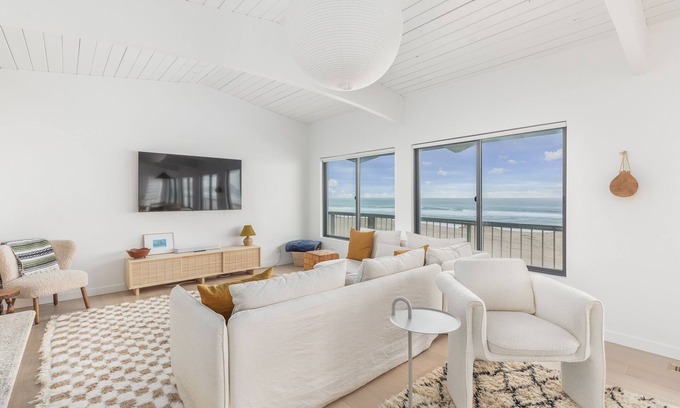Kiwanda Shores House | Beachfront Home w/Amazing Views, Large Deck, Easy Beach Access, Close to Town