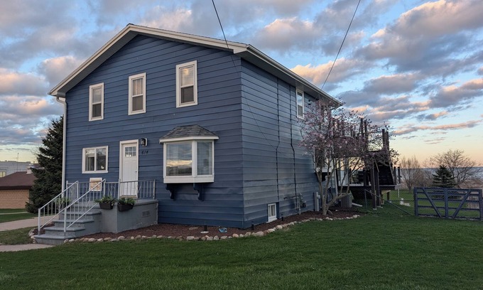 Kewaunee House | Beachfront home with beautiful view! Spacious 4-bedroom in charming Kewaunee.