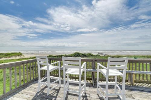 Galveston House | Beachfront Home with Pool Access in Galveston!