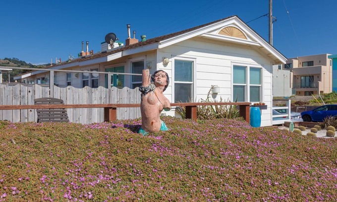 Sharp Park House | Beachfront House near SF w/Parking (5)