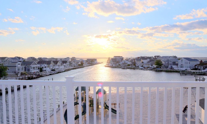 Dover Beaches North House | Beachfront! Lavallette, Monterey Beach sleeps12 dock! Open May 27 to June 29