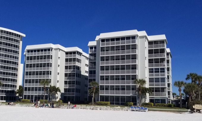 Siesta Key Condo | Beachfront Luxury Renovated Condo Directly On the Gulf