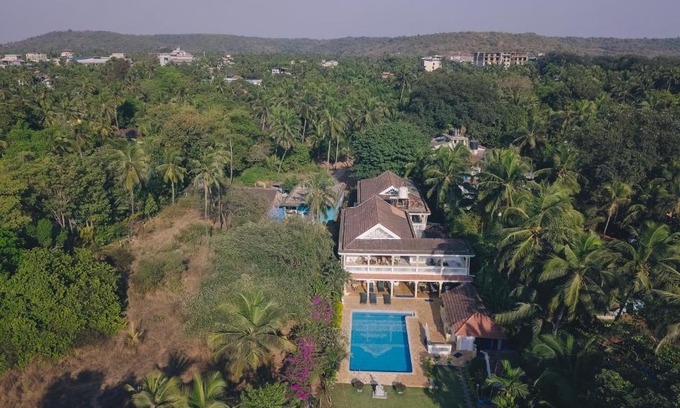 Calangute Villa | Beachfront mansion with pool