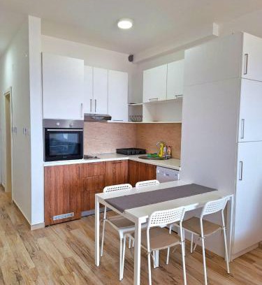 Dobra Voda Apartment | Beachfront