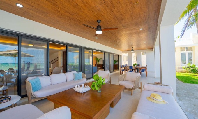 Mexico House | Beachfront Mega-House 16p w/breakfast