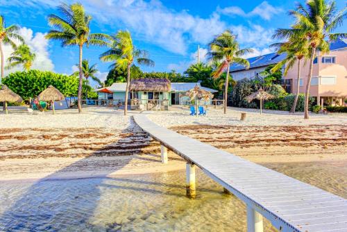 Layton House | Beachfront Ocean Duplex