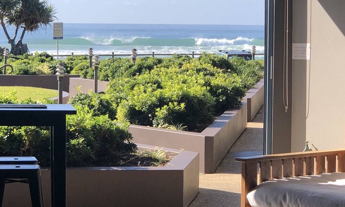 North Creek Apartment | Beachfront-ocean views-central location