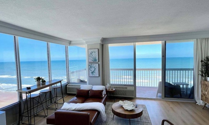 Ortona Park Apartment | Beachfront & Oceanfront Views – Private Balcony