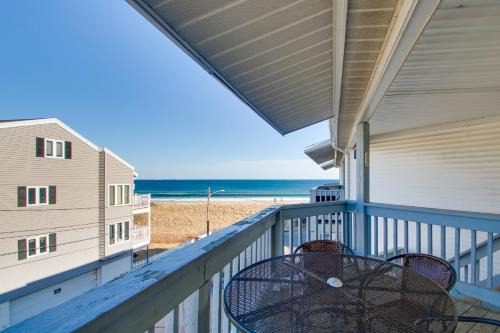 Ocean Park Apartment | Beachfront Old Orchard Beach Condo with Balcony
