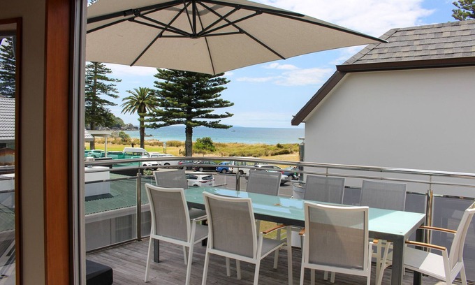Mount Maunganui House | Beachfront on Marine Parade with room for the family