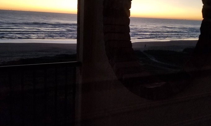 South Padre Island Condo | BEACHFRONT PENTHOUSE CONDO w/Vaulted Ceilings SUNTIDE II 506. Amazing GULF VIEW