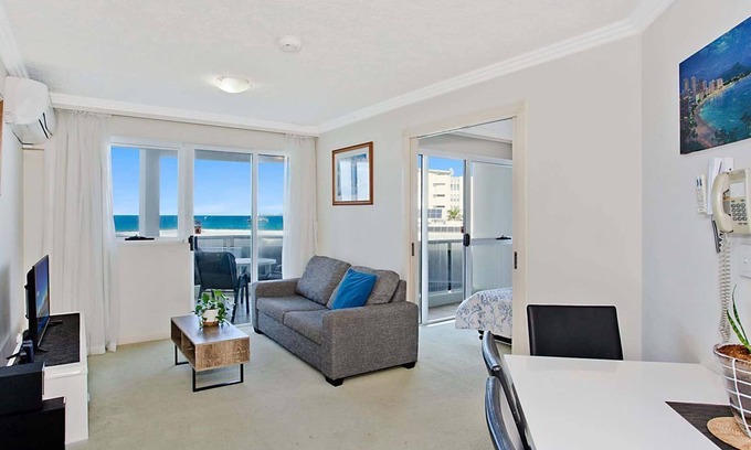 Palm Beach Apartment | Beachfront Palms 408 - Absolute Beachfront