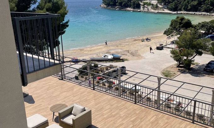 Metohija Villa | beachfront paradise Jago