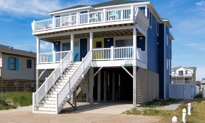 Sea Retreat House | Beachfront Paradise with Pool and Hot Tub, just 20 steps to the beach