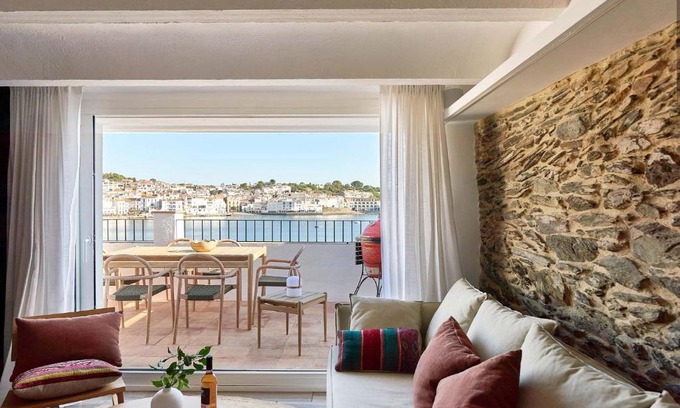 Cadaques Apartment | Beachfront Penthouse with Sea Views in CADAQUES