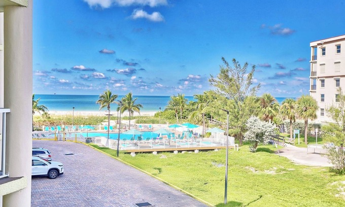 Treasure Island Condo | 🌴Beachfront Property🐠Tons of Amenities🌞Sunset Vistas 306N👙Great Location