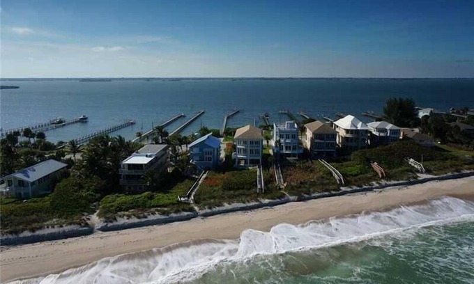 Ambersand Beach House | Beachfront/Riverfront – Best Sunsets/Sunrises - Heated Pool/Spa - Rooftop Deck