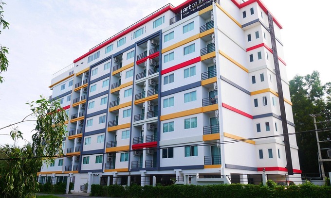 Chakphong Condo | Beachfront, Rooftop saltwater pool with panoramic sea view
