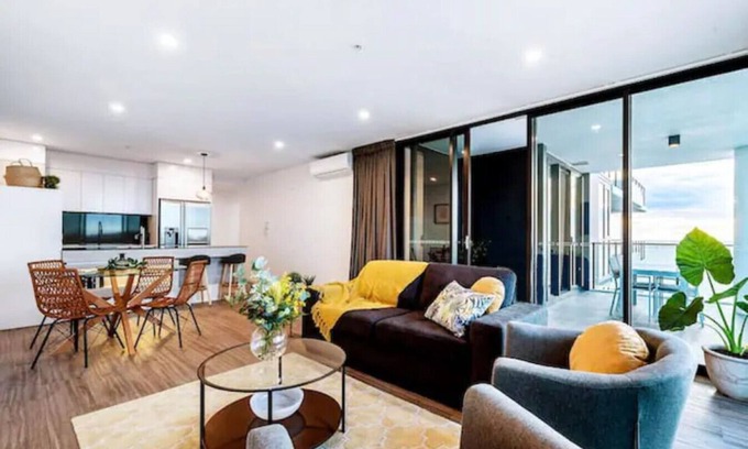 Burleigh Heads Apartment | Beachfront Sky Home in Prime Location