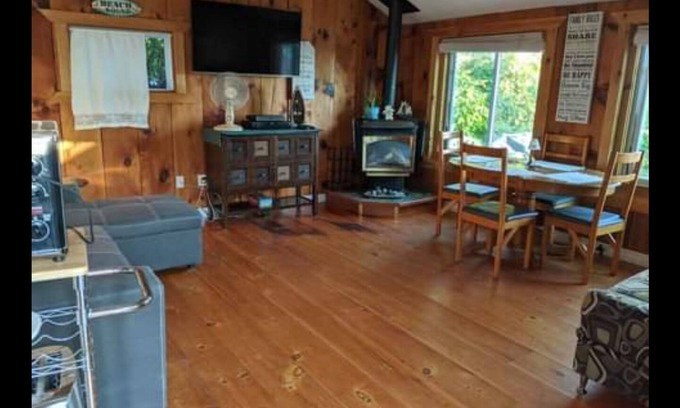 Port Stanley Cottage | Beachfront Spectacular Property Directly on a Private Beach in Port Stanley
