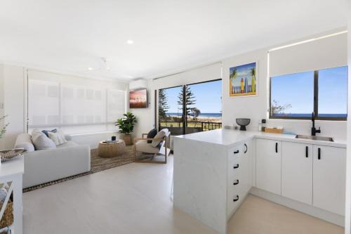 Coolangatta Apartment | Beachfront Studio with Balcony & Stunning Views