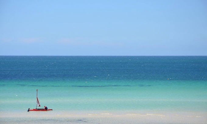 Island Beach House | Beachfront + Stunning Views + Free WIFI + Air Con + Fireplace