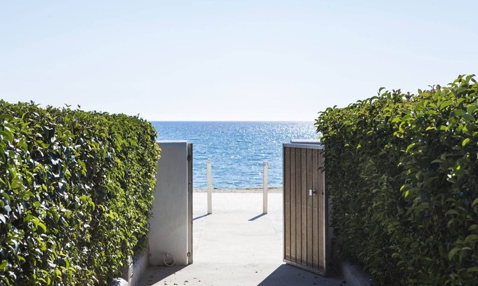 Lourdata Apartment | Beachfront Suite No 1 Right on the beach
