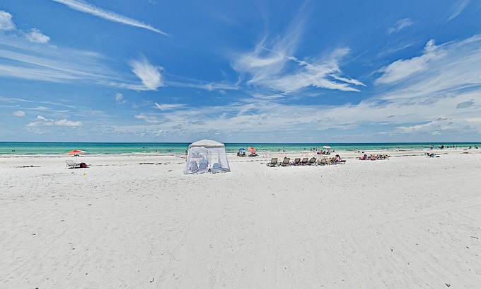 Independence Square Condo | Beachfront top-floor condo w/balcony, pool, & incredible Gulf views