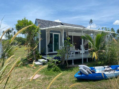 Lipa Noi House | Beachfront Tiny House, Koh Samui, Thailand with FREE Rowboat