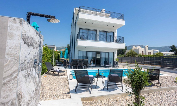 Kastel Stafilic Villa | Beachfront Villa Wave with Pool