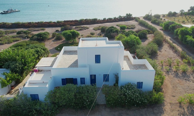 Paros Villa | Beachfront Villa close to Kite Surf with BBQ, Garden and Seaview
