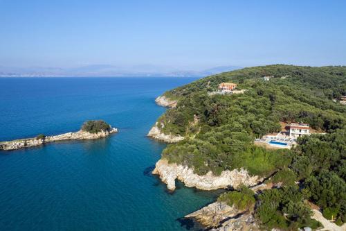 Agios Spyridon Corfu Villa | Beachfront Villa Seasun by PosarelliVillas