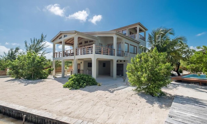 Caye Caulker Villa | Beachfront Villa Island Pearl Gold Standard Certified