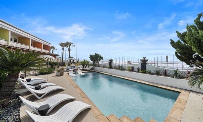San Jacinto Condo | Beachfront w/Resort Pool