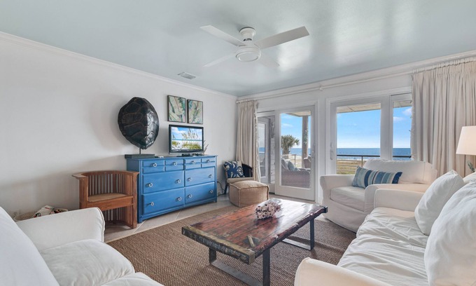 Ono Island Condo | Beachfront | Walk to FloraBama | 2 Pools, 2 Boat Docks w/Slips | My Beach Getaways